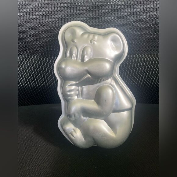 VINTAGE 1975 ~ WILTON Cake Pan HONEY BEAR Small Aluminum Mold 508-477 Teddy Bear - Picture 1 of 3